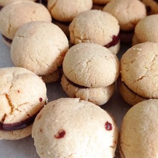 Baci di Dama, un grande classico della pasticceria piemontese