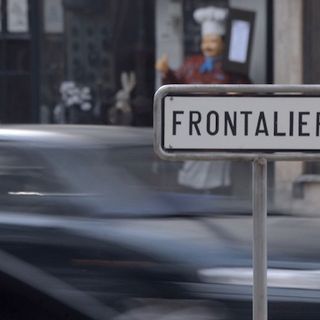 Aumentano i frontalieri ma guadagnano mensilmente 1.500 franchi in meno degli svizzeri