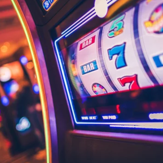 Gioco d'azzardo, sospesa la discussione, la Lega prende tempo e cerca di recuperare gli alleati di centro-destra