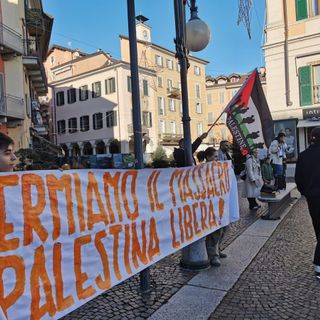 Verbania, fiaccolata e presidio per la Giornata di solidarietà con il popolo palestinese