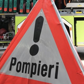 Auto distrutta dalle fiamme in autostrada in Canton Ticino