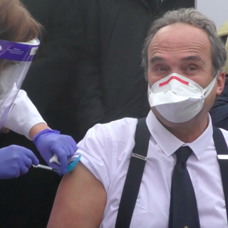 V-Day, un anno dopo. Il virologo Di Perri: &quot;È ora di aggiornare il vaccino&quot;