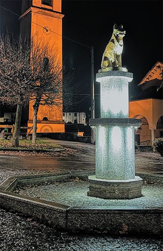 Il Comune non ha soldi, un cittadino ripara la fontana Il Comune non ha soldi, un cittadino ripara la fontana