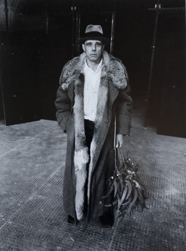 Domodossola riscopre l’incontro tra Sandro Becchetti e Joseph Beuys: l'arte degli anni 70' da Sali & Pistacchi Domodossola riscopre l’incontro tra Sandro Becchetti e Joseph Beuys: l'arte degli anni 70' da Sali & Pistacchi