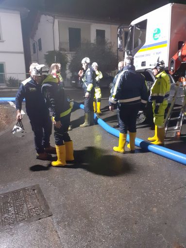 Gli Alpini ossolani in supporto alla popolazione toscana Gli Alpini ossolani in supporto alla popolazione toscana