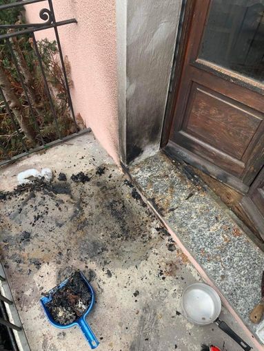 Coimo, lancio di petardi causa danni ad un'abitazione