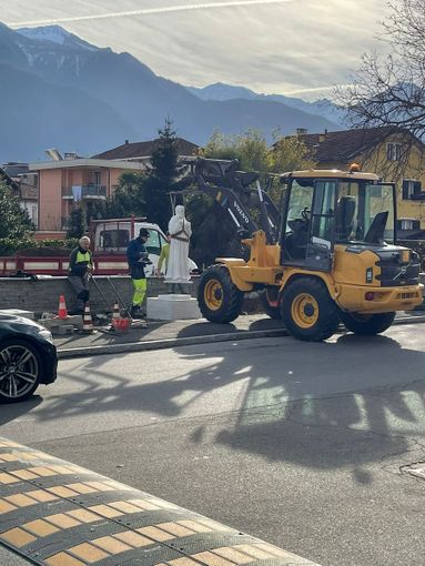 Posata di fronte alla chiesa della Cappuccina la statua di Padre Michelangelo