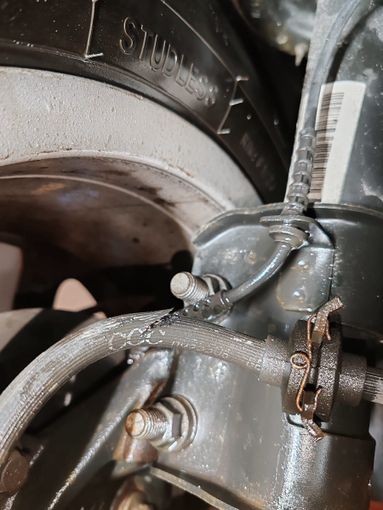 "Mi hanno tagliato i freni dell'auto sotto casa" "Mi hanno tagliato i freni dell'auto sotto casa"