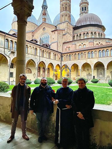 Delegazione di Anzino incontra Padre Antonio Ramina, nuovo rettore della basilica di Padova Delegazione di Anzino incontra Padre Antonio Ramina, nuovo rettore della basilica di Padova