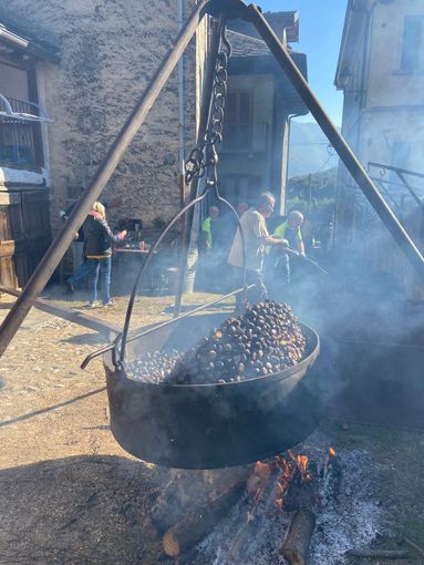 Domenica castagnata e ‘Dolcetto scherzetto’ per le vie di Rumianca