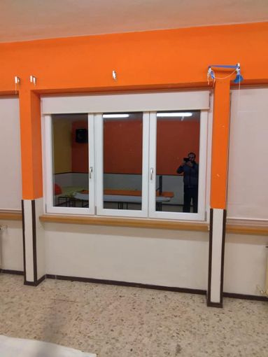 Sostituite le finestre della ex scuola di Cimamulera
