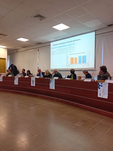 Nel Vco più di un terzo della popolazione è in pensione: il nuovo quadro sociodemografico Nel Vco più di un terzo della popolazione è in pensione: il nuovo quadro sociodemografico