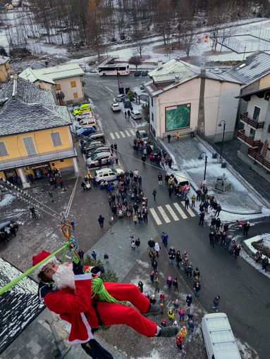 Ad Antrona Babbo Natale scende dal cielo.... Ad Antrona Babbo Natale scende dal cielo....