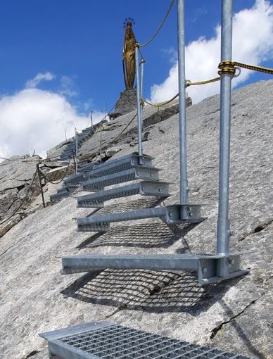 Cento scalini verso il cielo e tentativo di record sulla salita Macugnaga-Passo del Moro Cento scalini verso il cielo e tentativo di record sulla salita Macugnaga-Passo del Moro
