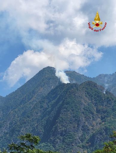 Proseguite per tutta la giornata le operazioni di spegnimento all'incendio tra Cosasca e Beura