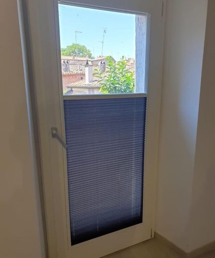Come ridurre l’ingresso della luce del sole in casa durante l’estate? Le principali soluzioni da adottare
