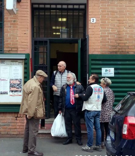 Raccolti in Ossola 150 litri di olio per aiutare le Cucine popolari di Bologna Raccolti in Ossola 150 litri di olio per aiutare le Cucine popolari di Bologna