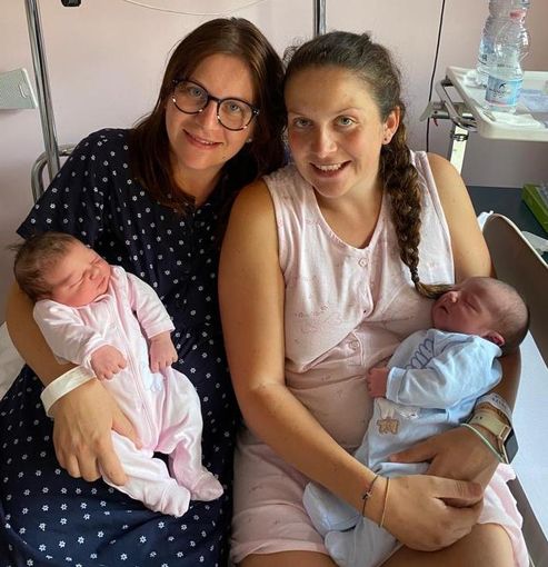 Due sorelle ossolane partoriscono a 4 ore di distanza nello stesso ospedale Due sorelle ossolane partoriscono a 4 ore di distanza nello stesso ospedale