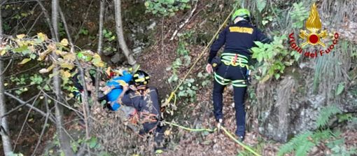 Due fungiatt lombardi soccorsi nei boschi sopra la ferrovia a Coimo Due fungiatt lombardi soccorsi nei boschi sopra la ferrovia a Coimo