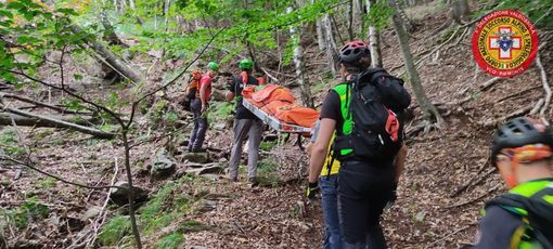 I soccorritori hanno raggiunto e stabilizzato l'escursionista bloccato in Valgrande da problemi renali