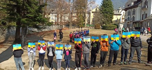 Marcia per la Pace degli studenti di Santa Maria Maggiore FOTO Marcia per la Pace degli studenti di Santa Maria Maggiore FOTO