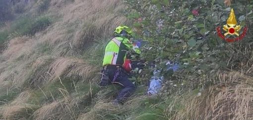 Recuperati dall'elicottero dei Vigili del fuoco cinque ragazzi bloccati in Valle Antrona. VIDEO