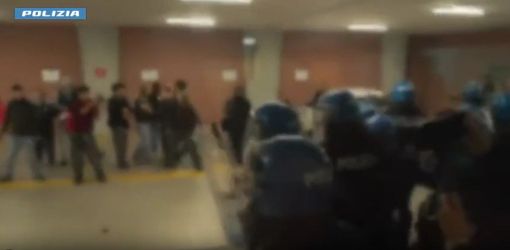 Disordini durante le manifestazioni a Torino, 18 misure cautelari ad antagonisti Disordini durante le manifestazioni a Torino, 18 misure cautelari ad antagonisti