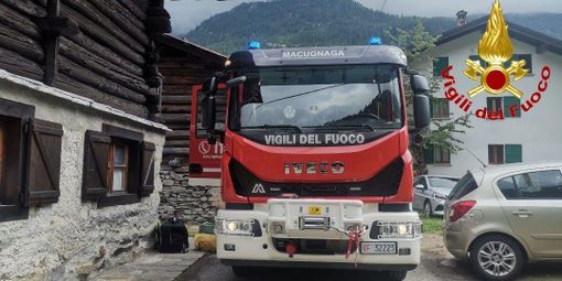 Vigili del fuoco, intervento a Macugnaga per un nido di imenotteri in una casa Vigili del fuoco, intervento a Macugnaga per un nido di imenotteri in una casa