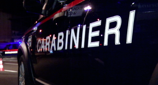 Attraversa la strada e viene travolto da un'auto guidata da una giovane di 22 anni