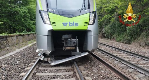 Incidente ferroviario a Preglia, passeggeri evacuati, ma linea ancora interrotta. VIDEO Incidente ferroviario a Preglia, passeggeri evacuati, ma linea ancora interrotta. VIDEO