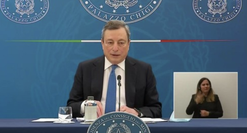 Il consiglio dei ministri introduce l'obbligo vaccinale per gli over 50 e green pass per i servizi alla persona Il consiglio dei ministri introduce l'obbligo vaccinale per gli over 50 e green pass per i servizi alla persona