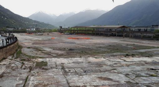 Non ancora del tutto demoliti i capannoni dell'ex Sisma Non ancora del tutto demoliti i capannoni dell'ex Sisma