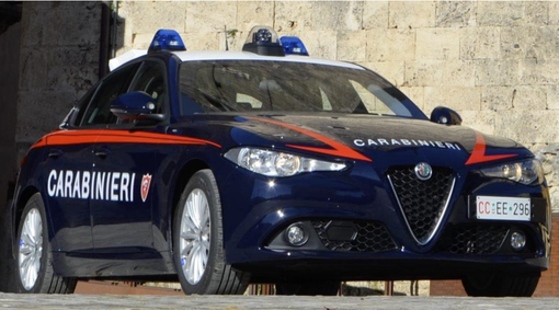 Si cosparge di benzina e minaccia di darsi fuoco, 37enne curdo salvato dai carabinieri Si cosparge di benzina e minaccia di darsi fuoco, 37enne curdo salvato dai carabinieri