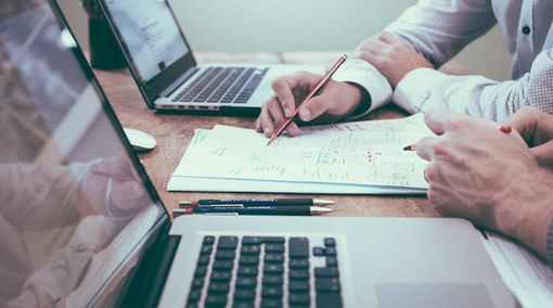 Il Covid paralizza il tessuto imprenditoriale piemontese: quasi nessuno apre o chiude