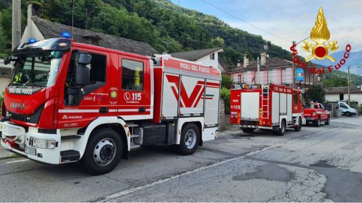 Scoppia un incendio, anziana salvata dai vicini di casa Scoppia un incendio, anziana salvata dai vicini di casa