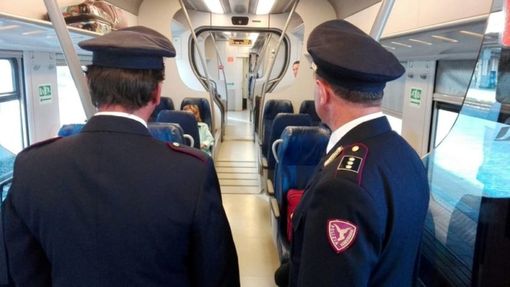 Controlli della polizia ferroviaria a Ferragosto: un minorenne denunciato a Domo