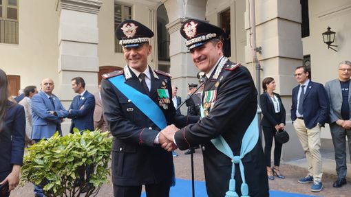 Cambiano i vertici regionali dei Carabinieri: il generale Andrea Paterna sostituisce Antonio Di Stasio Cambiano i vertici regionali dei Carabinieri: il generale Andrea Paterna sostituisce Antonio Di Stasio