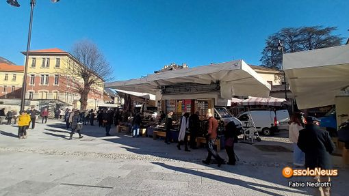 Ambulanti soddisfatti per il ritorno in via Rosmini FOTO e VIDEO