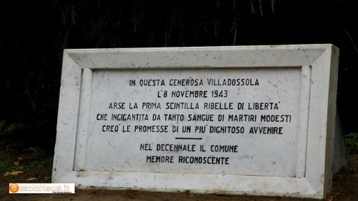 La lapide che ricorda l'Insurrezione popolare La lapide che ricorda l'Insurrezione popolare