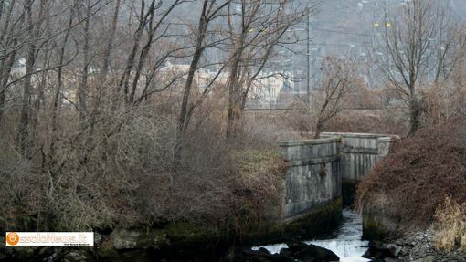 Un tratto del canale che corre a Palllanzeo