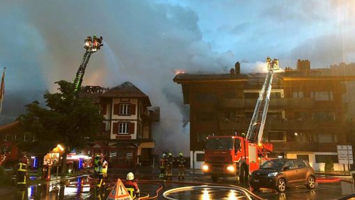 Svizzera, furioso incendio riduce in cenere tre condomini