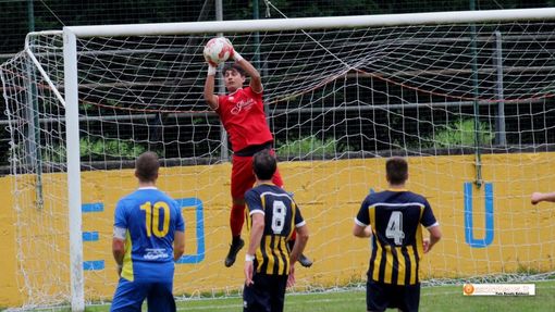 Prima Categoria, l'ostacolo Momo sulla strada del Gravellona San Pietro Prima Categoria, l'ostacolo Momo sulla strada del Gravellona San Pietro