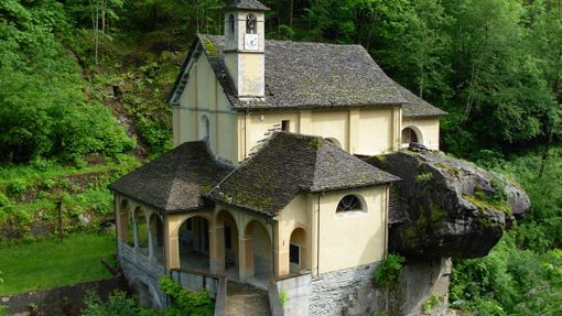 Il cardinale Bagnasco a Calasca per celebrare la festa della Madonna della Gurva