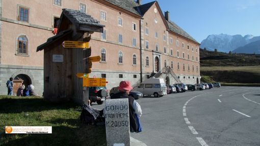 Immagini dell'Ospizio del Sempione in una serie tv di Netflix