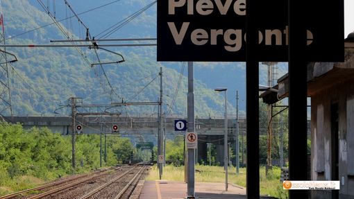 Lite tra fidanzati sul treno a Pieve Vergonte: denunciato un ventenne Lite tra fidanzati sul treno a Pieve Vergonte: denunciato un ventenne