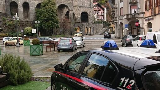 Tenta di uccidere un uomo con un martello, 47enne arrestato a Varallo Tenta di uccidere un uomo con un martello, 47enne arrestato a Varallo