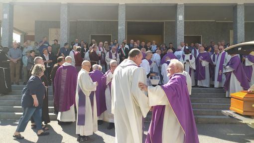 Alla Cappuccina l'ultimo saluto a fra Vincenzo Coscia Alla Cappuccina l'ultimo saluto a fra Vincenzo Coscia