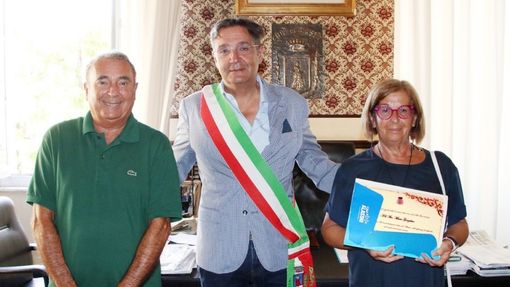 Dal 1954 ad Alassio per le vacanze, premiato il legale domese Marco Garzulino