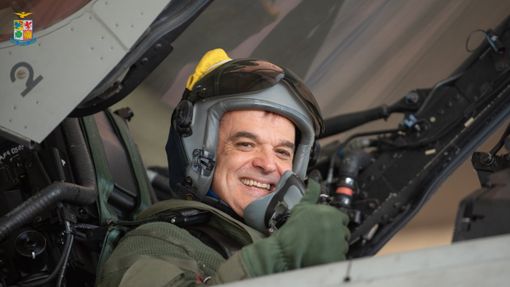 Andrea Accomazzo torna a volare con l'Aeronautica Militare Andrea Accomazzo torna a volare con l'Aeronautica Militare