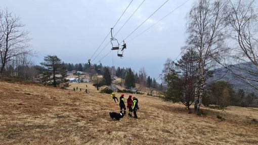 Esercitazione dei Vigli del fuoco sugli impianti di risalita di Domobianca Esercitazione dei Vigli del fuoco sugli impianti di risalita di Domobianca